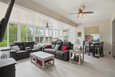 House in Spring Hill, Florida 4 bedrooms, 234.86 sq.m. № 2121603 - photo 13