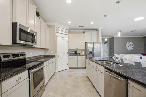House in Spring Hill, Florida 4 bedrooms, 234.86 sq.m. № 2121603 - photo 17