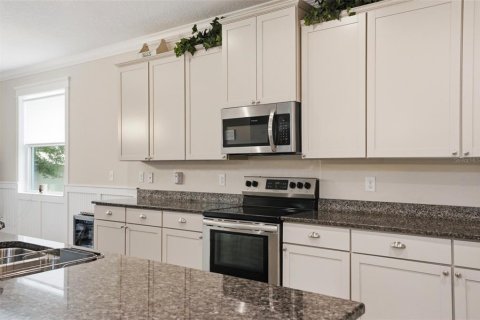 House in Spring Hill, Florida 4 bedrooms, 234.86 sq.m. № 2121603 - photo 23