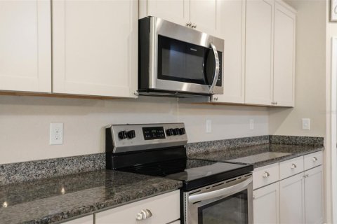 House in Spring Hill, Florida 4 bedrooms, 234.86 sq.m. № 2121603 - photo 18