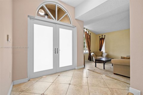 House in Miami, Florida 3 bedrooms, 154.96 sq.m. № 1965444 - photo 3