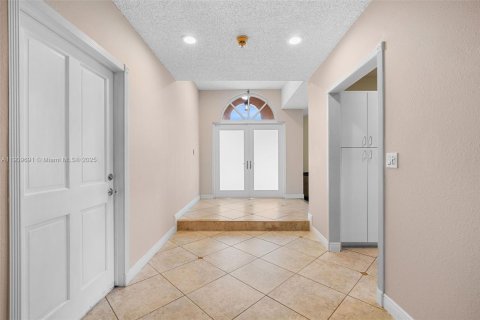 House in Miami, Florida 3 bedrooms, 154.96 sq.m. № 1965444 - photo 2