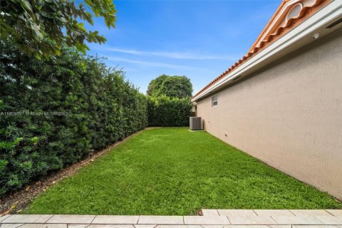 House in Miami, Florida 3 bedrooms, 154.96 sq.m. № 1965444 - photo 26