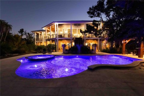 House in Longboat Key, Florida 6 bedrooms, 595.32 sq.m. № 2110979 - photo 9