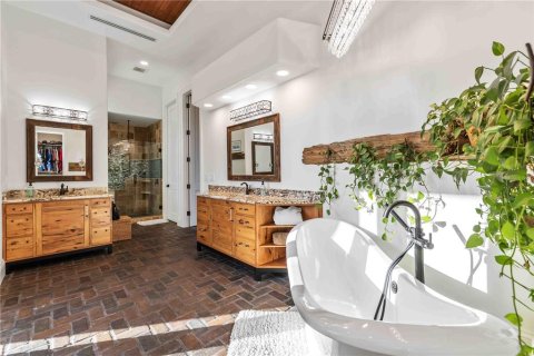 House in Longboat Key, Florida 6 bedrooms, 595.32 sq.m. № 2110979 - photo 26
