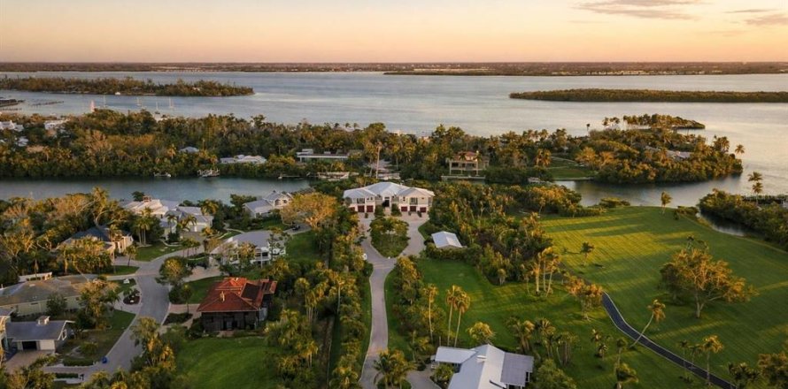 House in Longboat Key, Florida 6 bedrooms, 595.32 sq.m. № 2110979