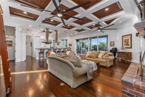 House in Longboat Key, Florida 6 bedrooms, 595.32 sq.m. № 2110979 - photo 12