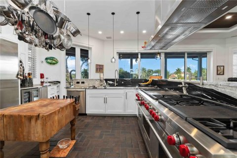 House in Longboat Key, Florida 6 bedrooms, 595.32 sq.m. № 2110979 - photo 22