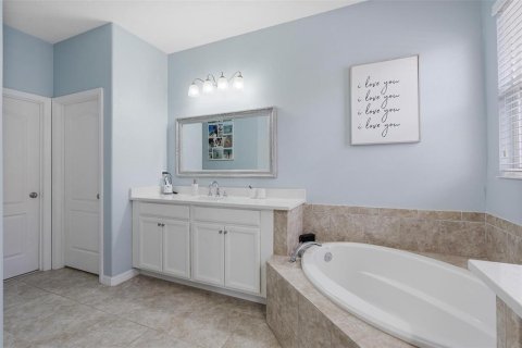 House in New Smyrna Beach, Florida 4 bedrooms, 224.82 sq.m. № 1662205 - photo 25