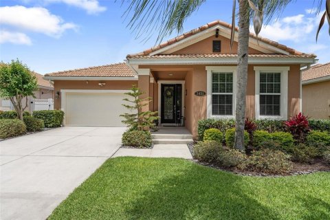 House in New Smyrna Beach, Florida 4 bedrooms, 224.82 sq.m. № 1662205 - photo 1