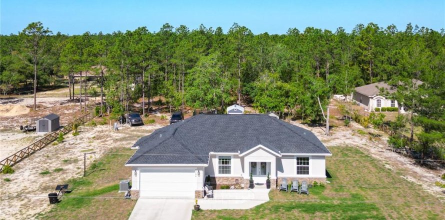 House in Dunnellon, Florida 3 bedrooms, 163.88 sq.m. № 2236944