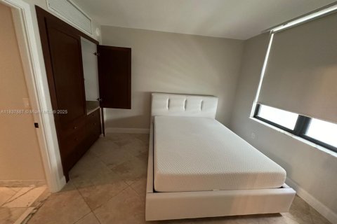 Снять в аренду кондоминиум в Бэл-Харбор, Флорида 2 спальни, 128.95м2, № 1823755 - фото 13