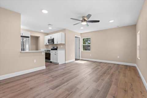 House in Port Charlotte, Florida 3 bedrooms, 97.45 sq.m. № 1778059 - photo 5