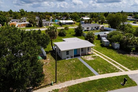House in Port Charlotte, Florida 3 bedrooms, 97.45 sq.m. № 1778059 - photo 1