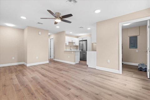 House in Port Charlotte, Florida 3 bedrooms, 97.45 sq.m. № 1778059 - photo 6