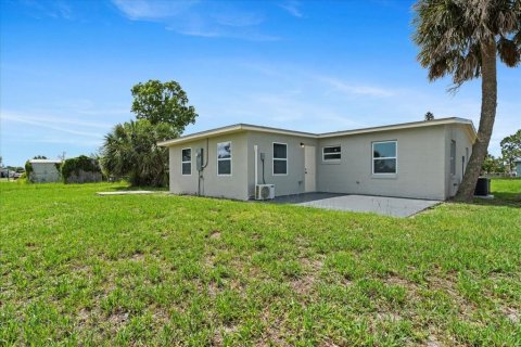 House in Port Charlotte, Florida 3 bedrooms, 97.45 sq.m. № 1778059 - photo 24