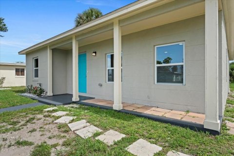 House in Port Charlotte, Florida 3 bedrooms, 97.45 sq.m. № 1778059 - photo 4