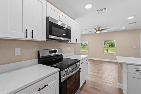 House in Port Charlotte, Florida 3 bedrooms, 97.45 sq.m. № 1778059 - photo 9
