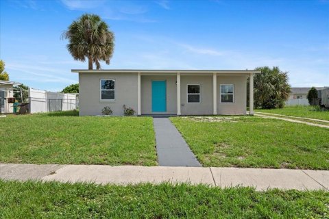House in Port Charlotte, Florida 3 bedrooms, 97.45 sq.m. № 1778059 - photo 3