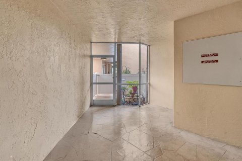Copropriété à vendre à Tamarac, Floride: 2 chambres, 136.47 m2 № 2083263 - photo 3