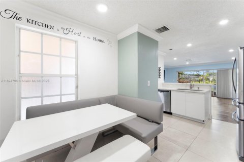 Townhouse in Coral Springs, Florida 3 bedrooms, 134.52 sq.m. № 1948033 - photo 8