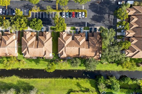 Townhouse in Coral Springs, Florida 3 bedrooms, 134.52 sq.m. № 1948033 - photo 21