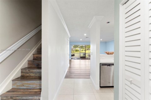 Townhouse in Coral Springs, Florida 3 bedrooms, 134.52 sq.m. № 1948033 - photo 5