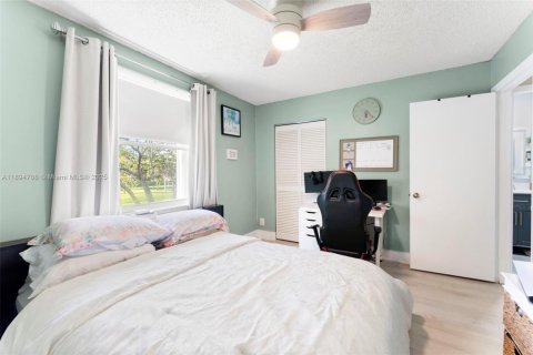 Townhouse in Coral Springs, Florida 3 bedrooms, 134.52 sq.m. № 1948033 - photo 13