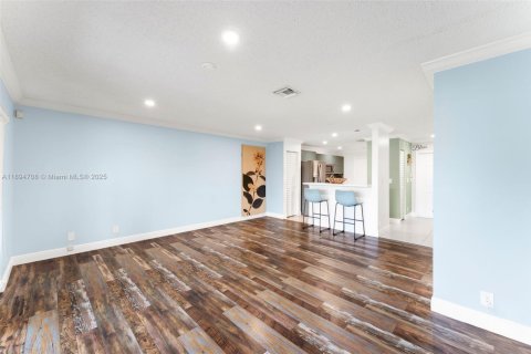 Townhouse in Coral Springs, Florida 3 bedrooms, 134.52 sq.m. № 1948033 - photo 4