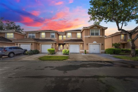 Townhouse in Coral Springs, Florida 3 bedrooms, 134.52 sq.m. № 1948033 - photo 1