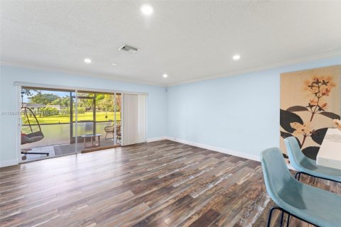 Townhouse in Coral Springs, Florida 3 bedrooms, 134.52 sq.m. № 1948033 - photo 3