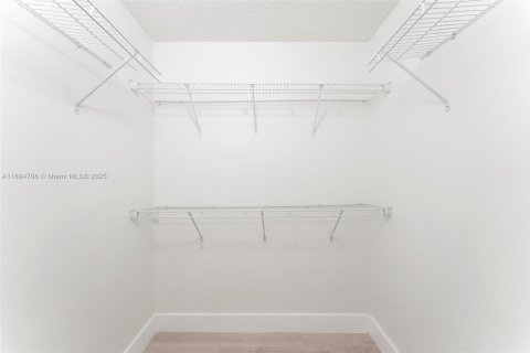 Townhouse in Coral Springs, Florida 3 bedrooms, 134.52 sq.m. № 1948033 - photo 11