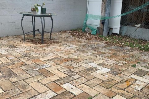 Снять в аренду виллу или дом в Майами, Флорида 1 спальня, 183.02м2, № 2002601 - фото 9