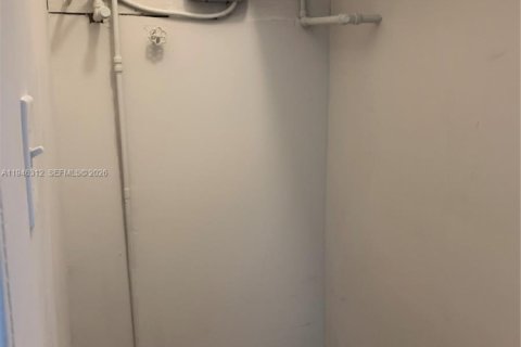 Снять в аренду виллу или дом в Майами, Флорида 1 спальня, 183.02м2, № 2002601 - фото 8