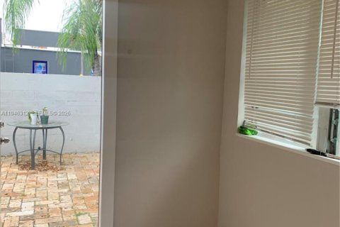 Снять в аренду виллу или дом в Майами, Флорида 1 спальня, 183.02м2, № 2002601 - фото 3