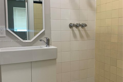 Снять в аренду виллу или дом в Майами, Флорида 1 спальня, 183.02м2, № 2002601 - фото 6