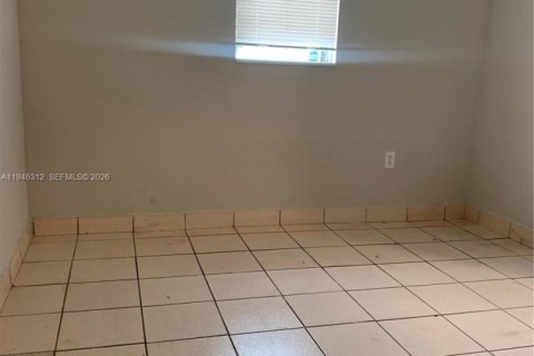 Снять в аренду виллу или дом в Майами, Флорида 1 спальня, 183.02м2, № 2002601 - фото 5