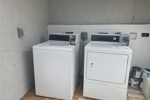 Снять в аренду виллу или дом в Майами, Флорида 1 спальня, 183.02м2, № 2002601 - фото 10