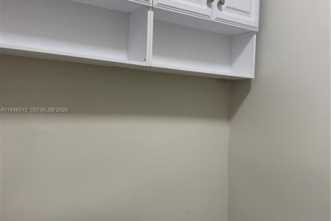 Снять в аренду виллу или дом в Майами, Флорида 1 спальня, 183.02м2, № 2002601 - фото 7