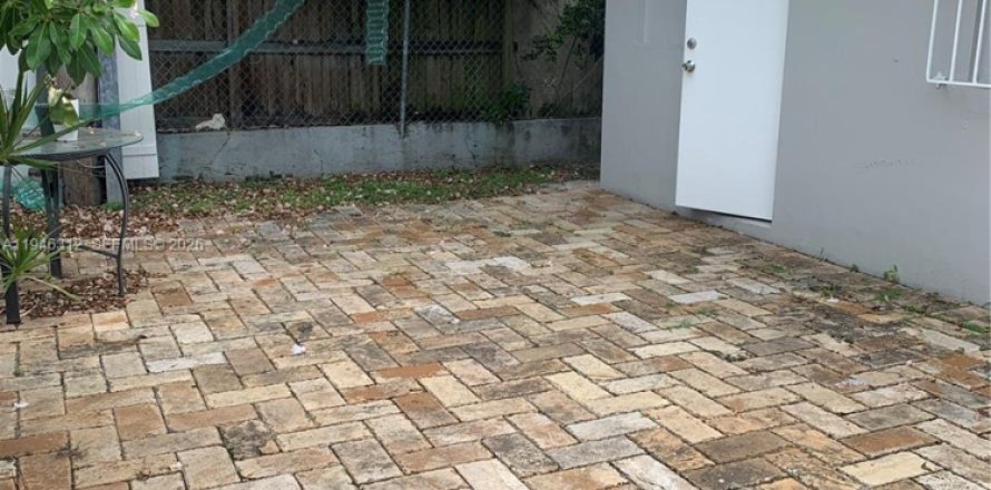 Дом в Майами, Флорида 1 спальня, 183.02м2 № 2002601