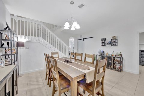 Купить виллу или дом в Хомстед, Флорида 5 спален, 221.01м2, № 1825556 - фото 12