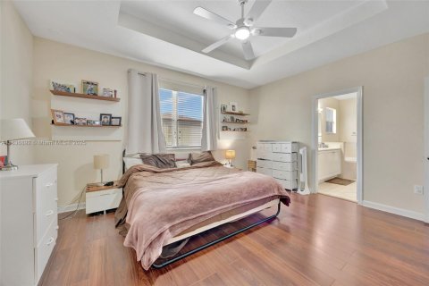 Купить виллу или дом в Хомстед, Флорида 5 спален, 221.01м2, № 1825556 - фото 25