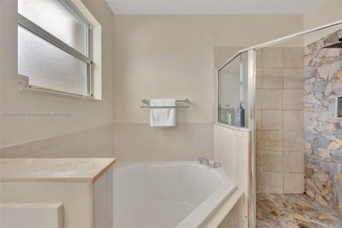 Купить виллу или дом в Хомстед, Флорида 5 спален, 221.01м2, № 1825556 - фото 29