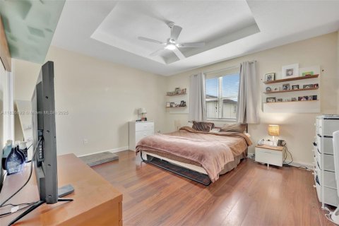 Купить виллу или дом в Хомстед, Флорида 5 спален, 221.01м2, № 1825556 - фото 24