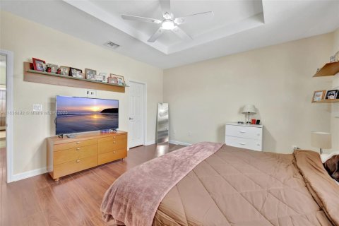 Купить виллу или дом в Хомстед, Флорида 5 спален, 221.01м2, № 1825556 - фото 27