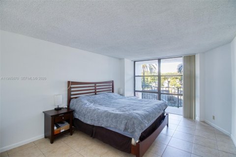 Condominio en venta en Hallandale Beach, Florida, 1 dormitorio, 81.29 m2 № 2027505 - foto 14