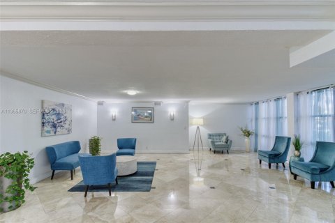 Condominio en venta en Hallandale Beach, Florida, 1 dormitorio, 81.29 m2 № 2027505 - foto 18
