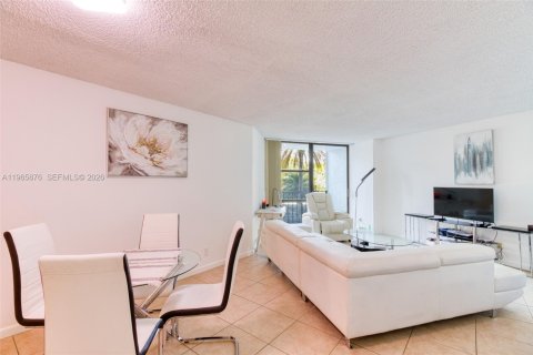 Condominio en venta en Hallandale Beach, Florida, 1 dormitorio, 81.29 m2 № 2027505 - foto 4