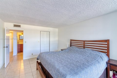 Condominio en venta en Hallandale Beach, Florida, 1 dormitorio, 81.29 m2 № 2027505 - foto 15