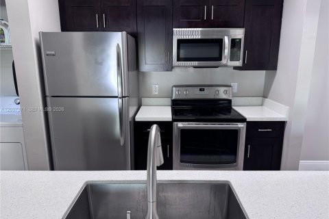Снять в аренду кондоминиум в Майами, Флорида 2 спальни, 99.87м2, № 2072354 - фото 11